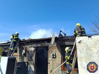 Strecha rodinného domu zachvátil
