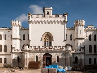 Kaštieľ v Rusovciach postupne