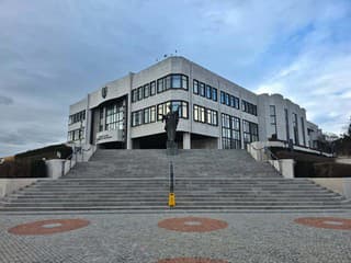 Poslanci sa po dlhšej