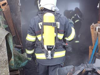 Požiar prístreška v Miloslavove.