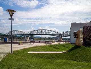 História skrytá v názvoch: