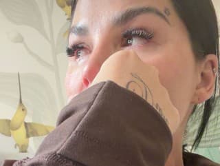 Zúfalá Plačková s dcérkou