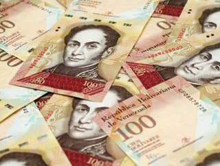 Plné ulice robotníkov a