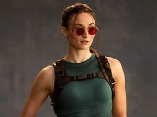 Sophie Turner ako Lara