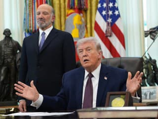 MIMORIADNY ONLINE Trump hrozí