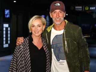 Manžel Hilmerovej bojuje so