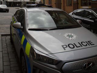 Muž hodil zápalné fľaše