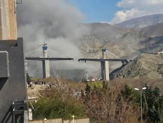 Zničený most v Iráne