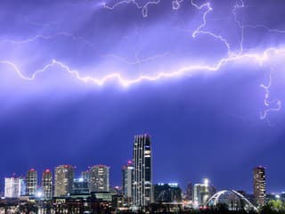 Nočná búrka nad Bratislavou