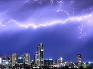 Nočná búrka nad Bratislavou