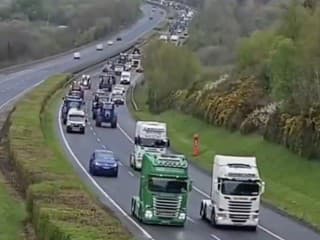 Protesty v Írsku eskalujú: