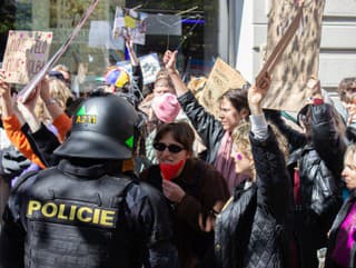 Stret protestného pochodu s