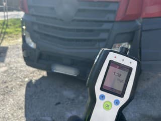 Vodič kamióna nafúkal na