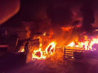 Veľký požiar maštale na