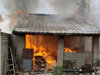 Požiar stavby pri rodinnom