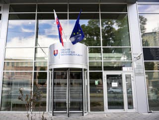 Vchod budovy Najvyššieho správneho