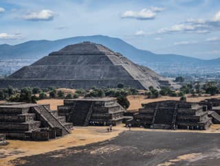 Šok pri pyramídach v