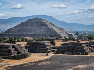 Šok pri pyramídach v