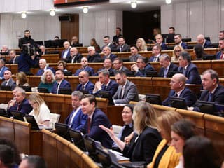 Poslanci zasadli: Ďalší rokovací