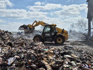 Hasiči v Bajči bojujú
