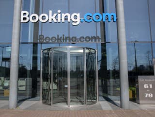 Booking pod paľbou v