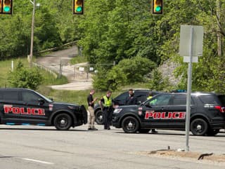 Polícia uzavrela cestu v