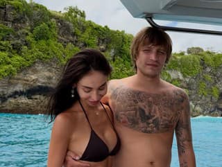 Igor Komarov s priateľkou