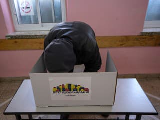 Volič si pripravuje hlasovací