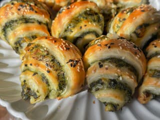 Chrumkavé špenátové croissanty ako