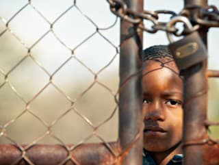 Ozbrojenci uniesli deti z