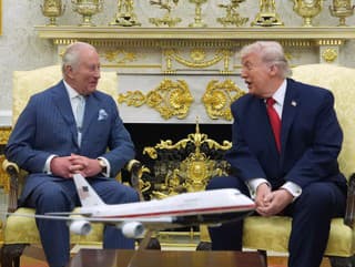 Na snímke britský kráľ