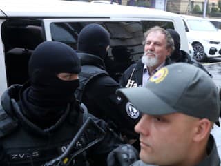 Juraj Cintula prichádza na