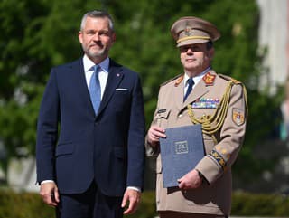 Na snímke nový náčelník