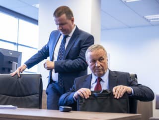Zľava právny zástupca Matúš