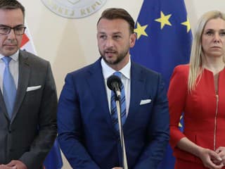 Spor o referendum aj