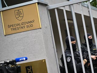 Začína súd s desiatkou