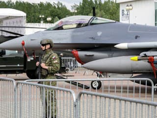 Stíhačky F-16 aj vrtuľníky