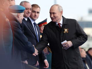 Vladimir Putin počas vojenskej