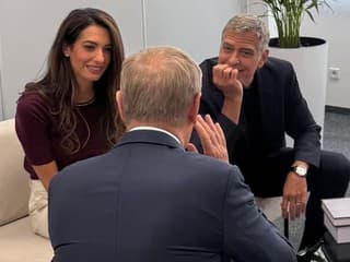 George Clooney s manželkou