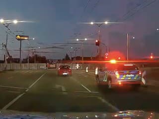 Šialená policajná naháňačka s