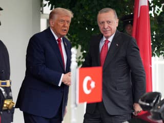 Prezident Donald Trump (sprava)