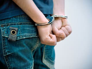 Traja policajti mali v