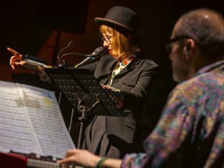 Suzanne Vega, Einstein on