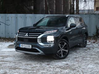Mitsubishi Outlander PHEV 2025