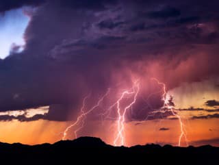 Meteorológovia varujú pred utorkovými
