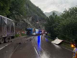 Hromadná nehoda pod Strečnom