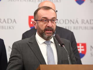Koaličný spor brzdí voľby