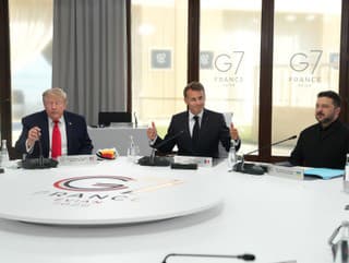 Zľava americký prezident Donald