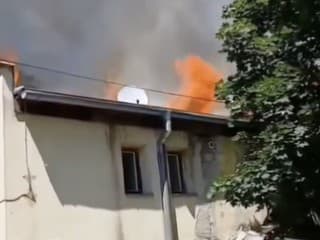 V Prešove horí strecha