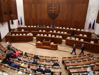 Poslanci ukončili schôdzu: Viac